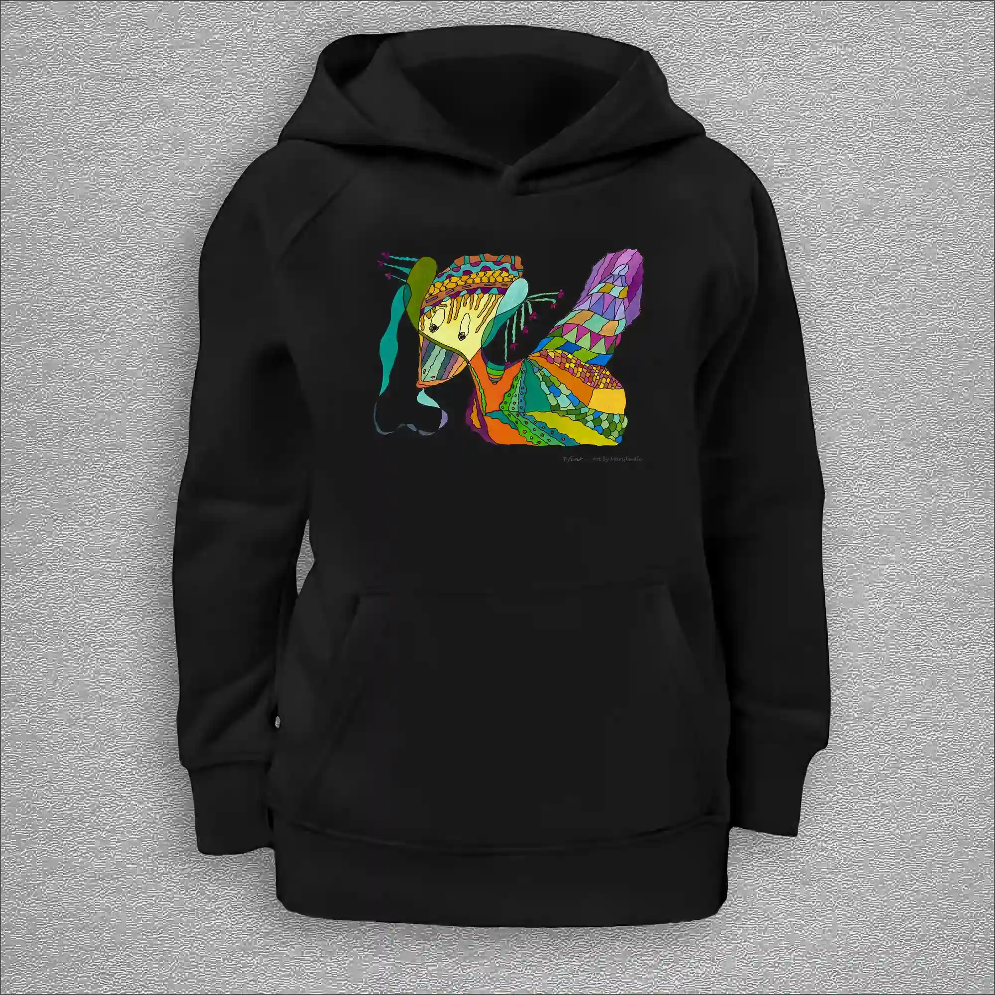 kids organic hoodie, outside 100% organic cotton, inside 80% organic cotton and 20% recycled polyester, font pouch pocket, raglan sleeves, colour black, 10 years old, front design aquarelle painting by Marijke Ali, t-fins