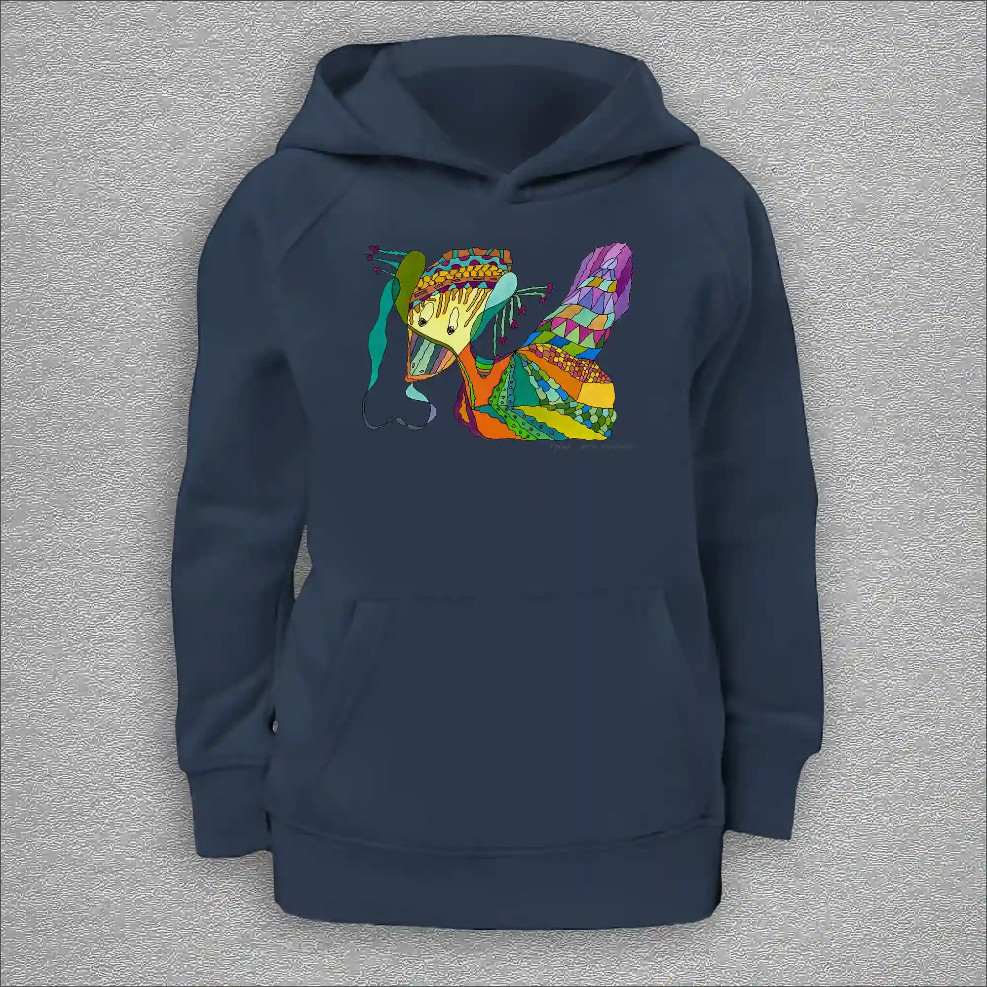 kids organic hoodie, outside 100% organic cotton, inside 80% organic cotton and 20% recycled polyester, font pouch pocket, raglan sleeves, colour french navy, 10 years old, front design aquarelle painting by Marijke Ali, t-fins